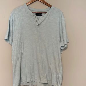 Lucky - Henley - Baby Blue - XL - GUC
